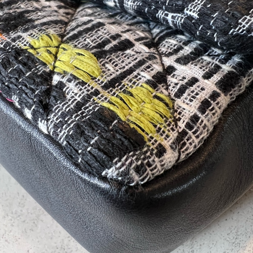 15P Chanel Fantasy Tweed Easy Flap Multicolor SHW SN 20891973 - Picture 17 of 17